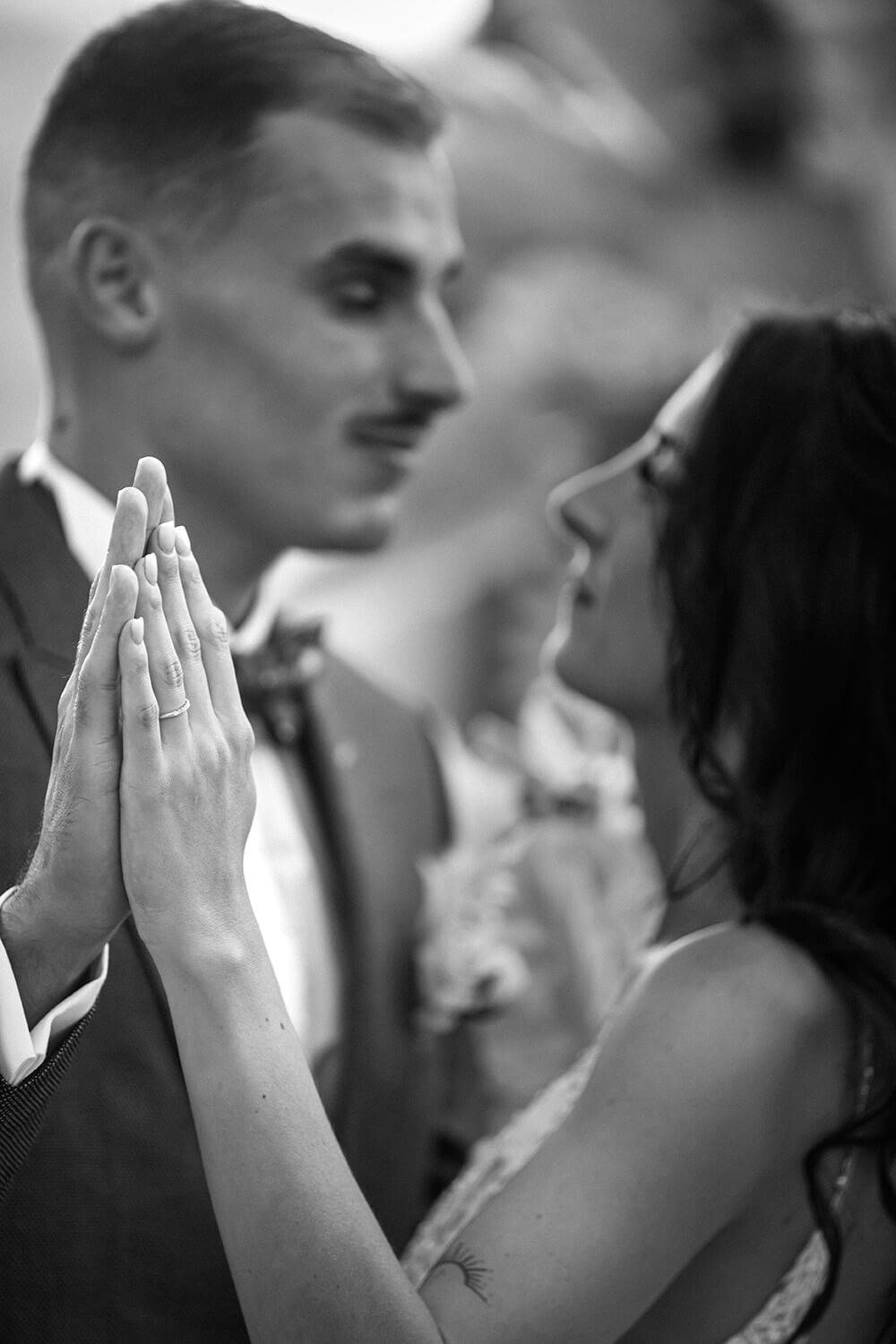 DES_SOURCES_STUDIO_PHOTOGRAPHE_VAR_TOULON_PIGNANS_portrait_shooting_MARIAGE_MorganeRomain_07_2022-415