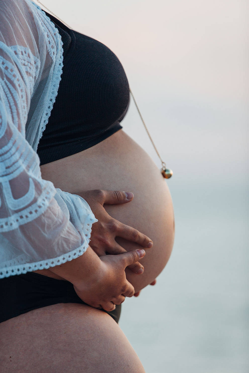 DES_SOURCES_STUDIO_PHOTOGRAPHE_VAR_TOULON_PIGNANS_portrait_shooting_famille_grossesse_couple_HeloiseNathan_05_2023-45