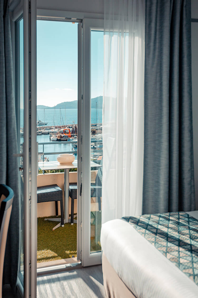 DES_SOURCES_STUDIO_PHOTOGRAPHE_VAR_TOULON_PIGNANS_portrait_shooting_hottel_restaurant_LE_rabelais_lavandou_bormes_les_mimosas_4