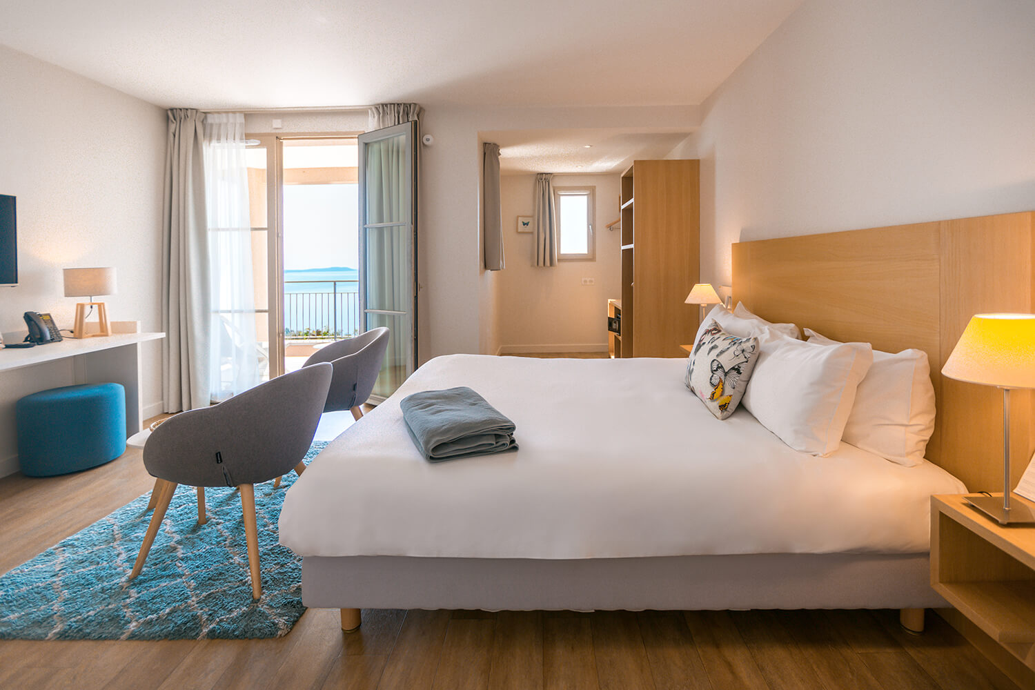 DES_SOURCES_STUDIO_PHOTOGRAPHE_VAR_TOULON_PIGNANS_portrait_shooting_hottel_restaurant_LE_rabelais_lavandou_bormes_les_mimosas_Rayol_canadel_La_Villa_Douce_04_2024-123