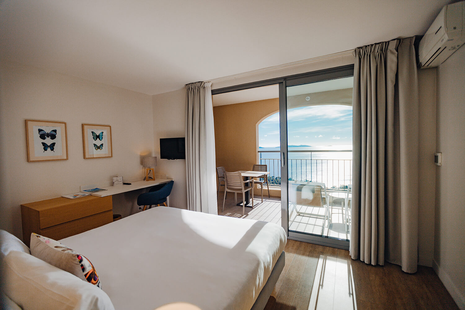 DES_SOURCES_STUDIO_PHOTOGRAPHE_VAR_TOULON_PIGNANS_portrait_shooting_hottel_restaurant_LE_rabelais_lavandou_bormes_les_mimosas_Rayol_canadel_La_Villa_Douce_11_2022-126