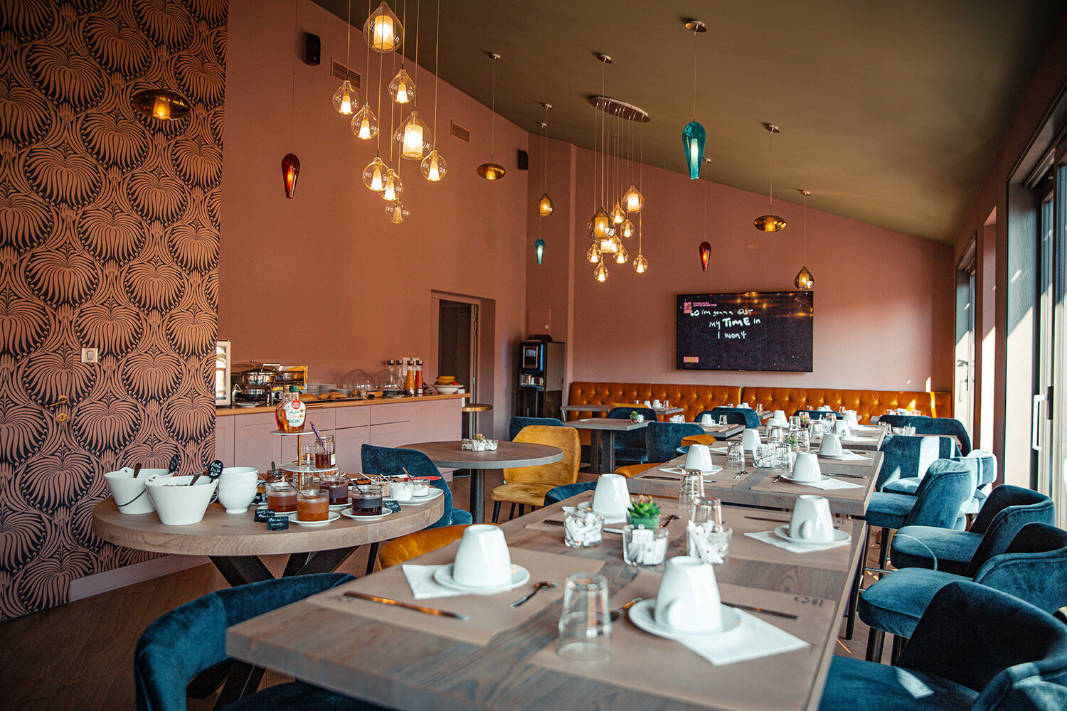 DES_SOURCES_STUDIO_PHOTOGRAPHE_VAR_TOULON_PIGNANS_portrait_shooting_hottel_restaurant_grand_hotel_dauphiné_4
