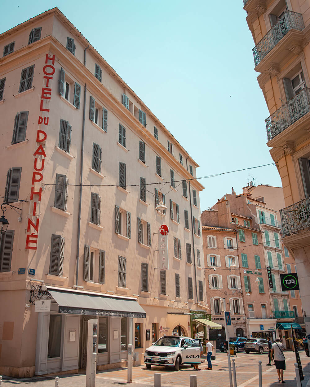 DES_SOURCES_STUDIO_PHOTOGRAPHE_VAR_TOULON_PIGNANS_portrait_shooting_hottel_restaurant_grand_hotel_dauphiné_5