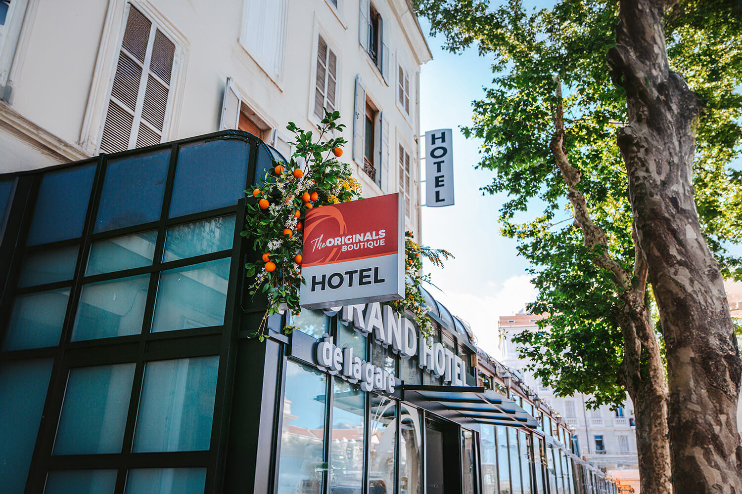 DES_SOURCES_STUDIO_PHOTOGRAPHE_VAR_TOULON_PIGNANS_portrait_shooting_hottel_restaurant_grand_hotel_gare_