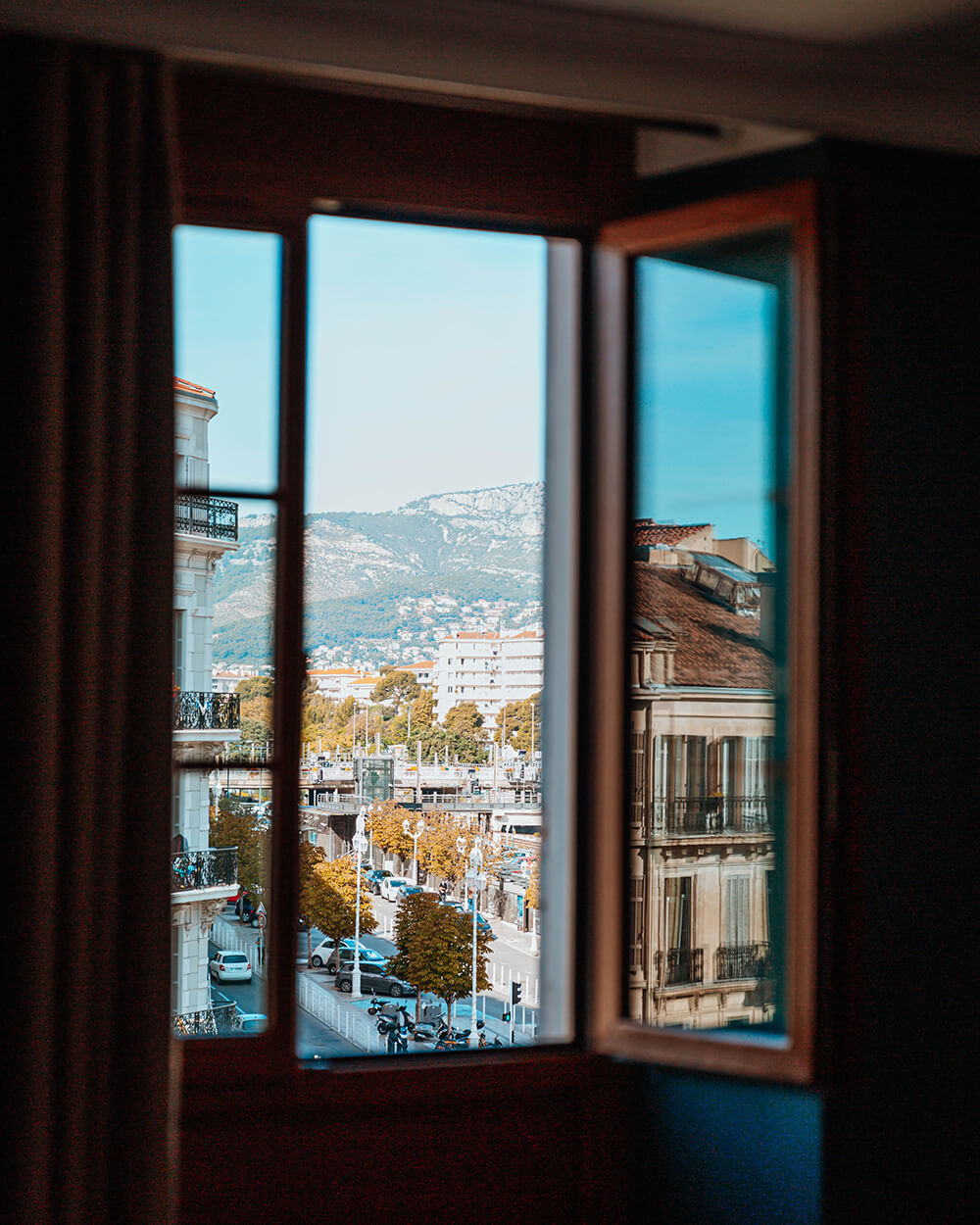 DES_SOURCES_STUDIO_PHOTOGRAPHE_VAR_TOULON_PIGNANS_portrait_shooting_hottel_restaurant_grand_hotel_gare_4
