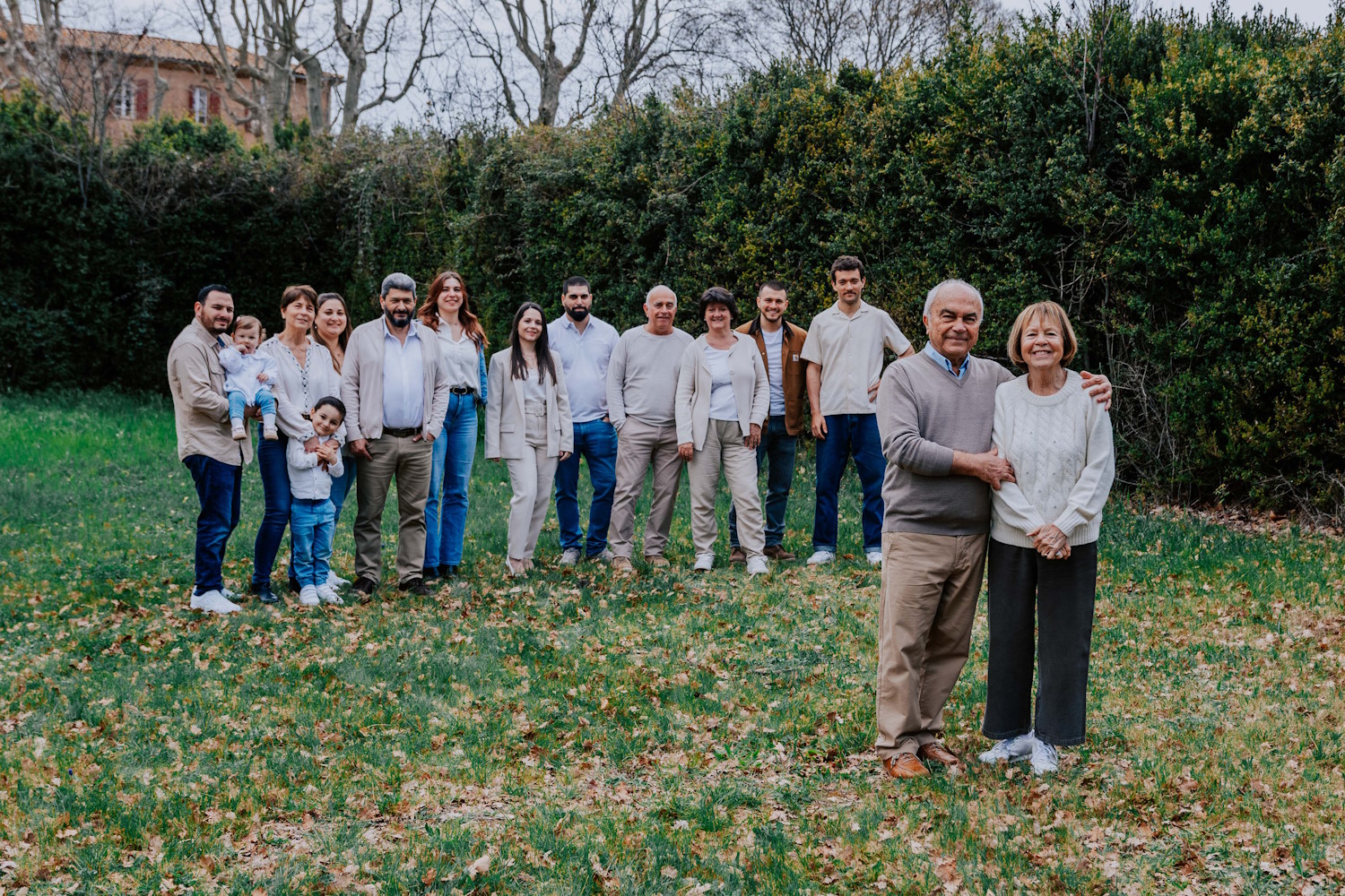 Quatre générations réunies pour une séance photo dans le Var