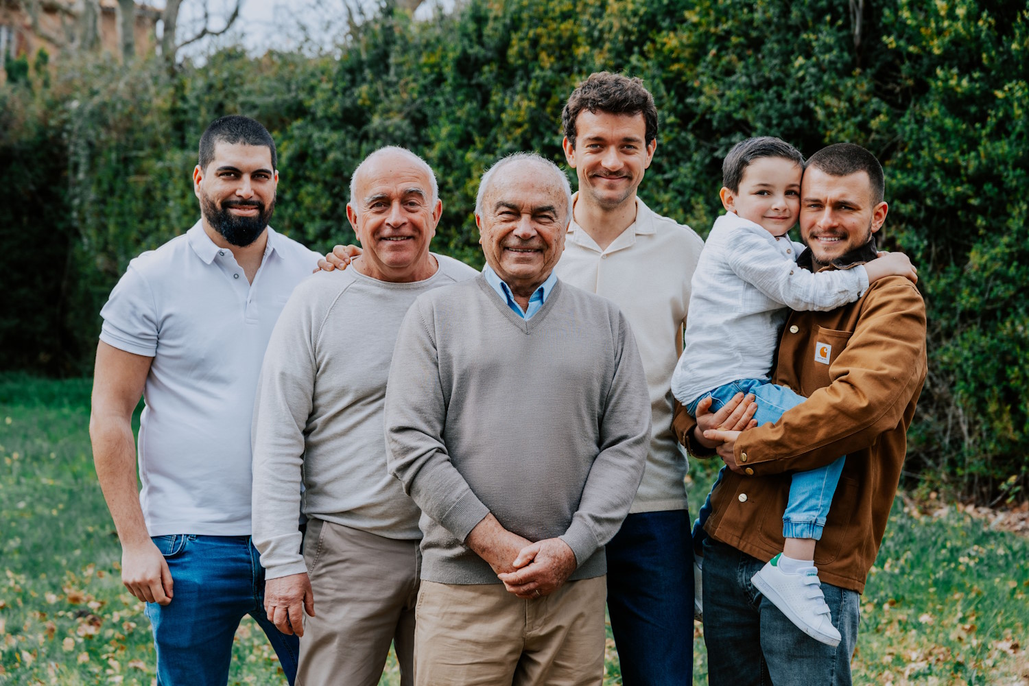 Quatre générations réunies pour une séance photo dans le Var