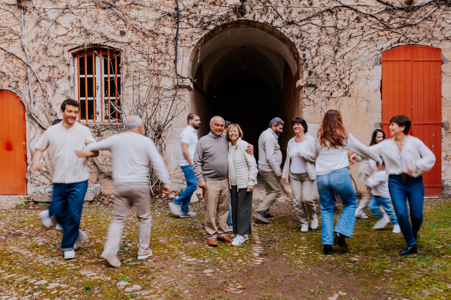 Quatre générations réunies pour une séance photo dans le Var