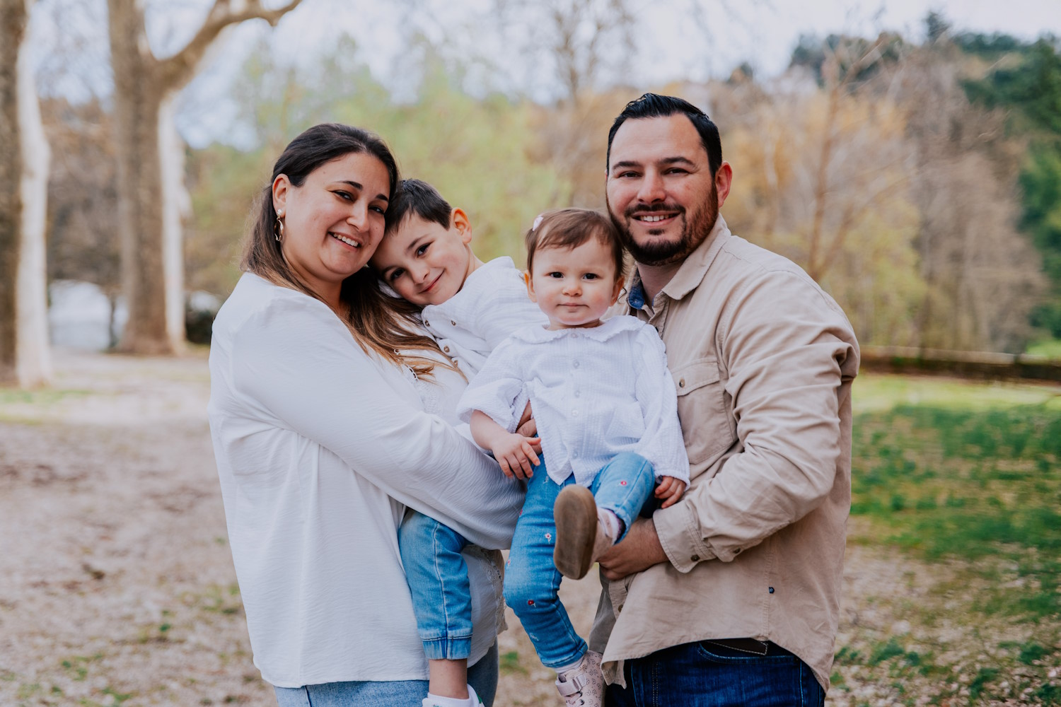 Arrière-grand-mère, grand-mère, mère et enfant en Provence Verte