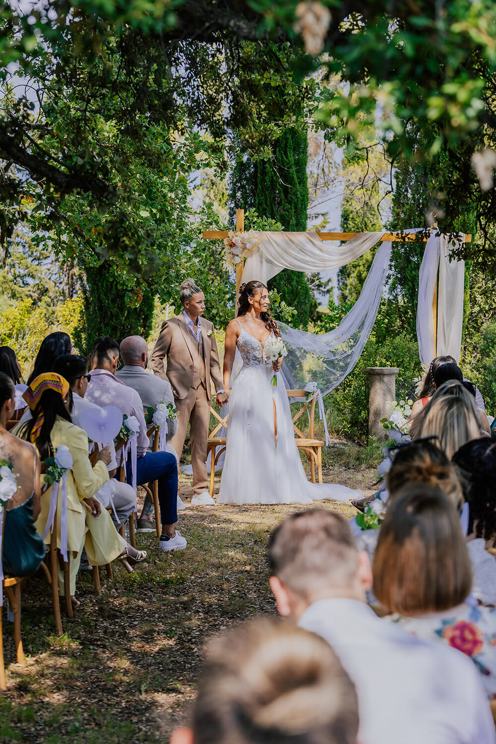 Photographe mariage Sainte-Victoire — mariées à La Bastide de Richeaume