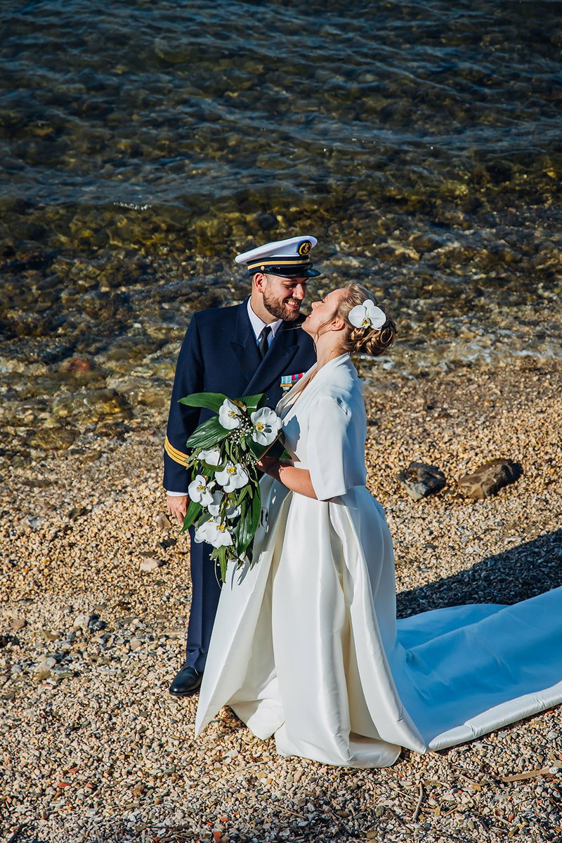 Photographe mariage La Seyne — couple au Fort de l'Aiguillette face à la rade