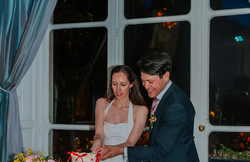 Photographe mariage hôtel particulier Paris — réception avec vue Tour Eiffel